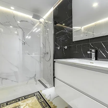 Ocean Garden 2 Bed With Pool View