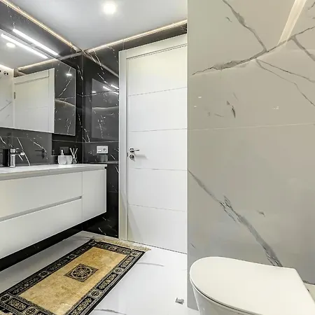 Ocean Garden 2 Bed With Pool View *