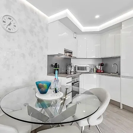 Ocean Garden 2 Bed With Pool View